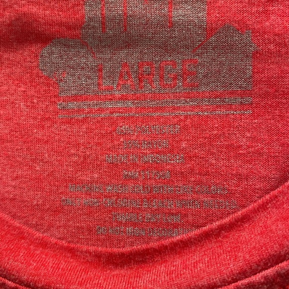 🚨2 for $25 not a tourist tank - Picture 3 of 4